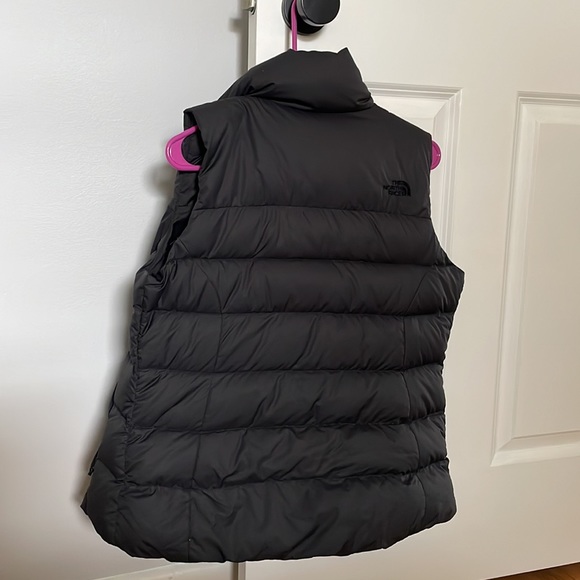 North face Puffer 700-Fill Power Down Vest - Picture 5 of 6